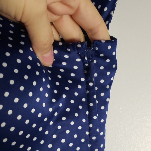 Guess Bombshell Pinup Polka Dot Dress Size 2 Blue White Body Con Sheath Barbie - Picture 3 of 11